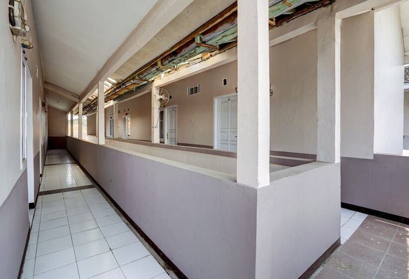 هتل Spot On 90200 Pondok Sabaraya Cileunyi Syariah