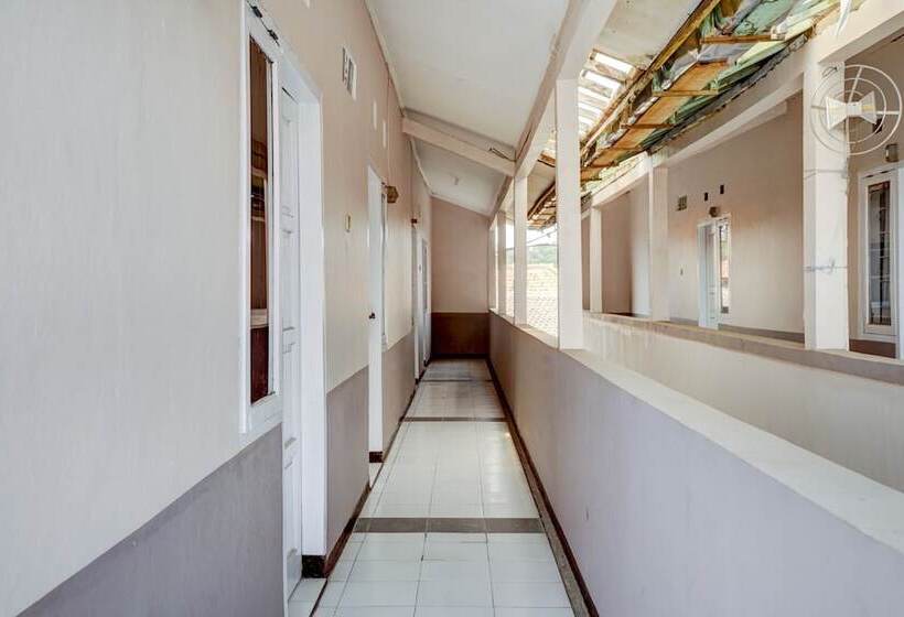 هتل Spot On 90200 Pondok Sabaraya Cileunyi Syariah