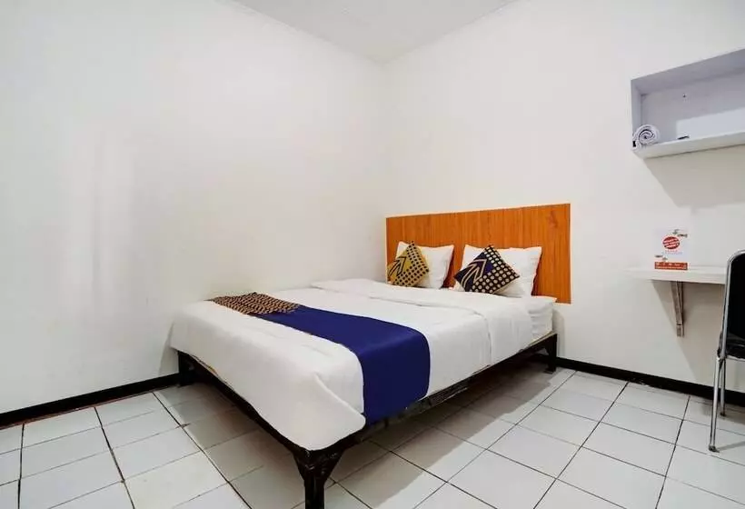 ホテル Spot On 90200 Pondok Sabaraya Cileunyi Syariah