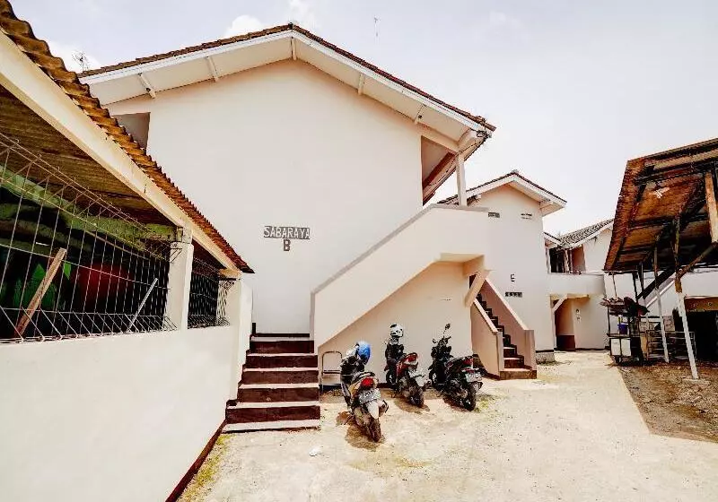 ホテル Spot On 90200 Pondok Sabaraya Cileunyi Syariah