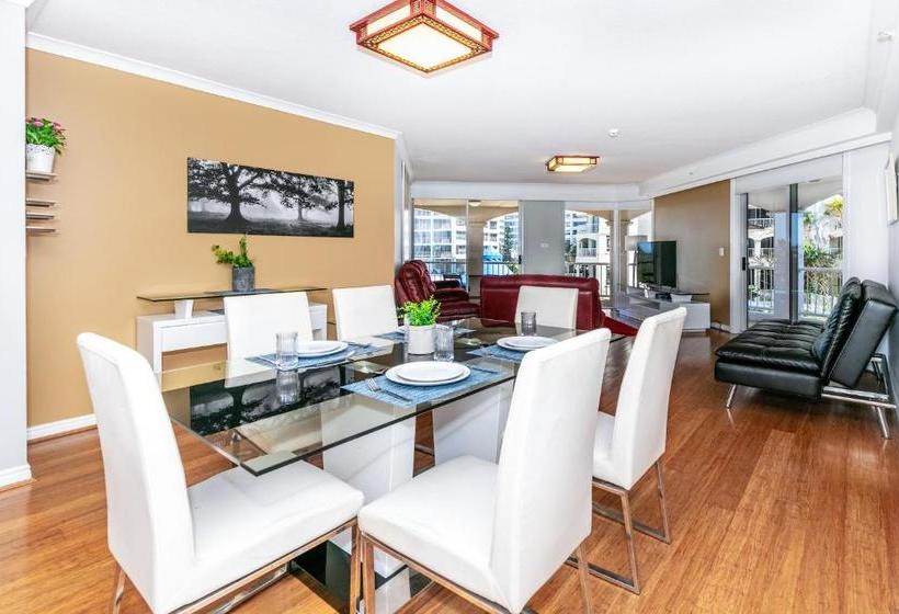 One Lux Stay In Surfers Paradise