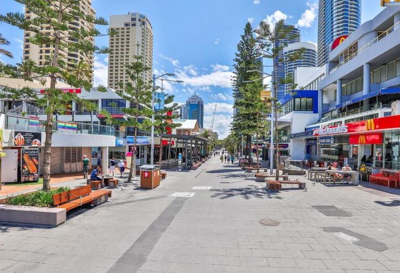 One Lux Stay In Surfers Paradise