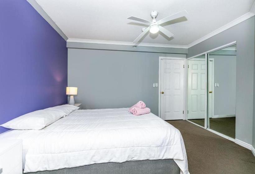 One Lux Stay In Surfers Paradise