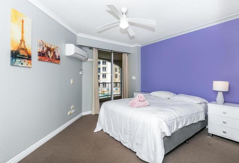 One Lux Stay In Surfers Paradise