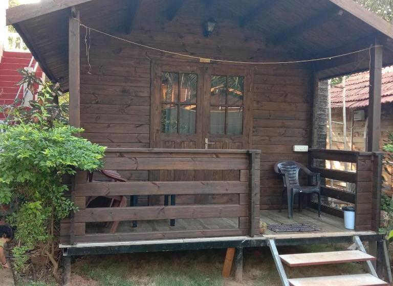 تختخواب و صبحانه Lamarine Morjim Beach Cottages