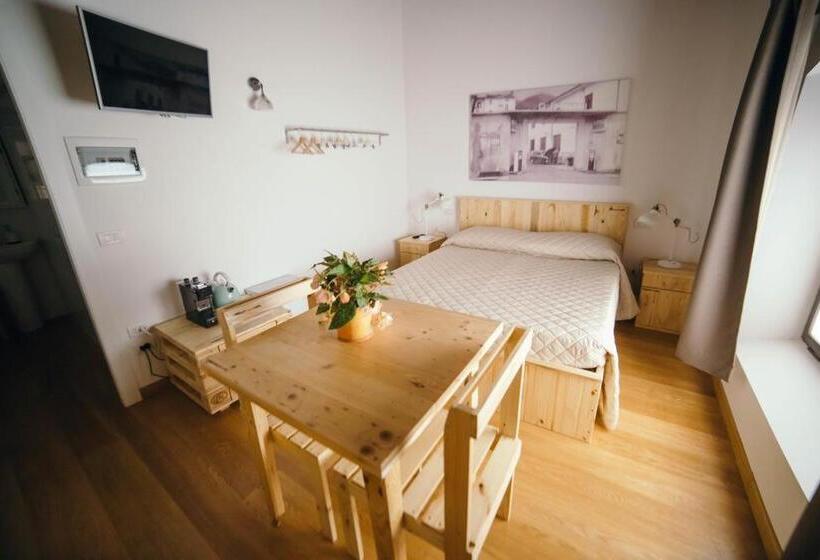 צימר Le Camere Pietrasantine   Centro Storico