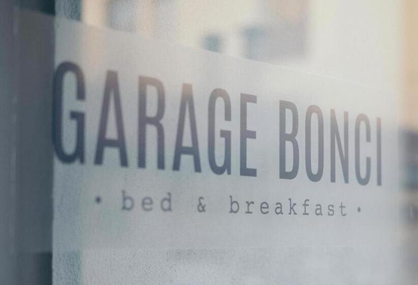 צימר Le Camere Pietrasantine   Centro Storico