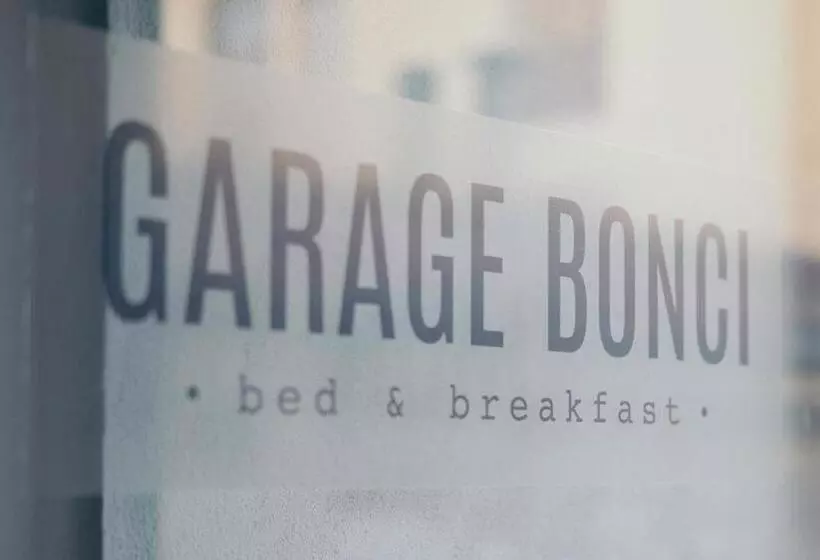 ベッドアンドブレックファースト Le Camere Pietrasantine   Centro Storico