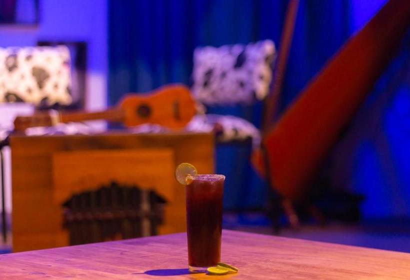 Chuchumbé Hotel & Hostal