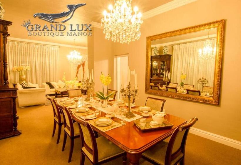 ホテル Grand Lux Boutique Manor