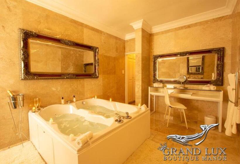 ホテル Grand Lux Boutique Manor