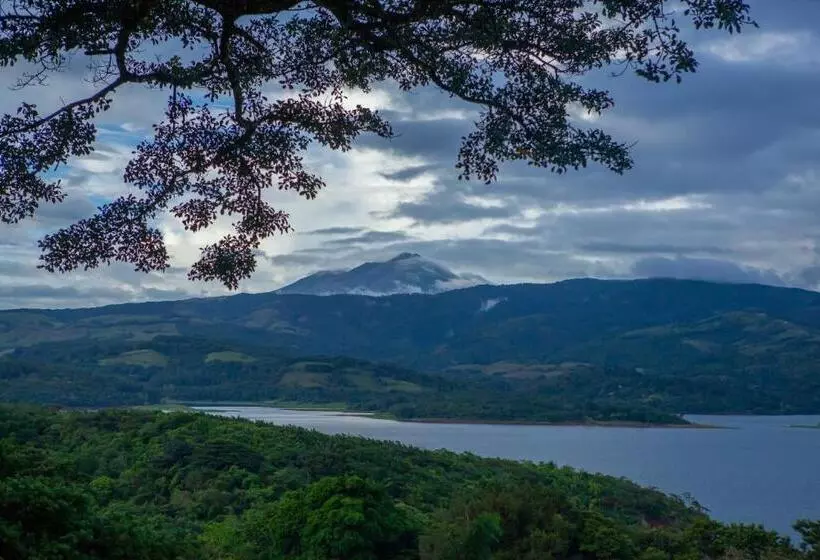 هتل Lake Arenal Brewery &