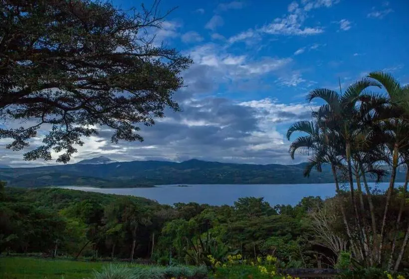 هتل Lake Arenal Brewery &