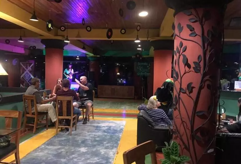 هتل Lake Arenal Brewery &