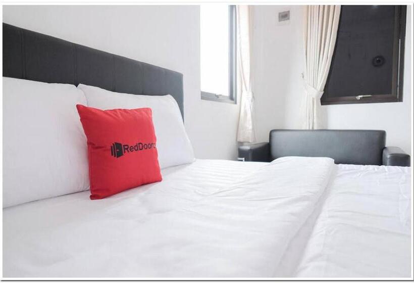 Hotel Reddoorz Near Kota Tua 2