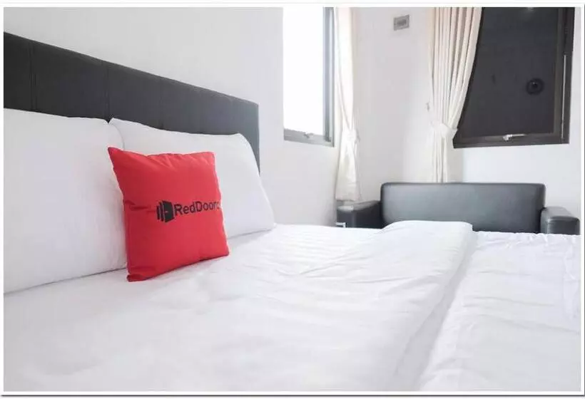Hotelli Reddoorz Near Kota Tua 2