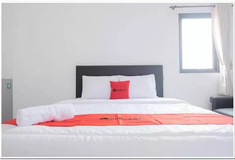 Hotelli Reddoorz Near Kota Tua 2