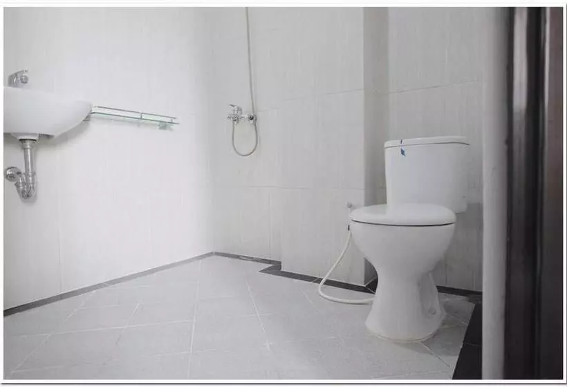 Hotelli Reddoorz Near Kota Tua 2