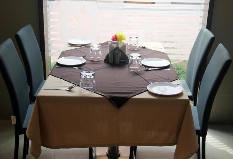 ホテル Saiprasad Executive Solapur