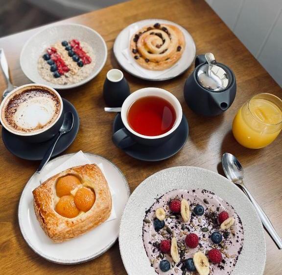 בית מלון כפרי The Kingston 1