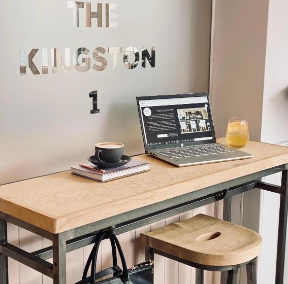 בית מלון כפרי The Kingston 1