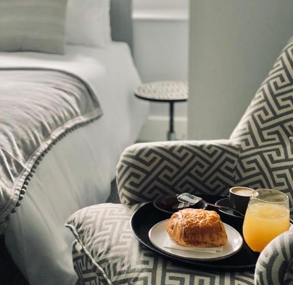 בית מלון כפרי The Kingston 1