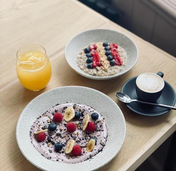 בית מלון כפרי The Kingston 1