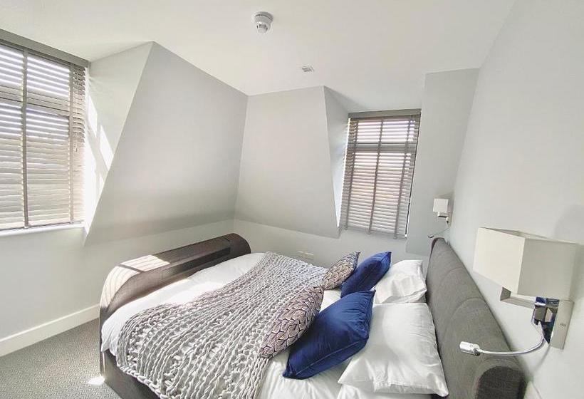 בית מלון כפרי The Kingston 1