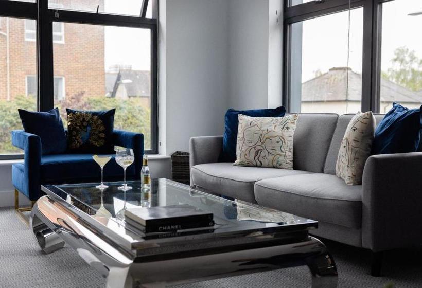 בית מלון כפרי The Kingston 1