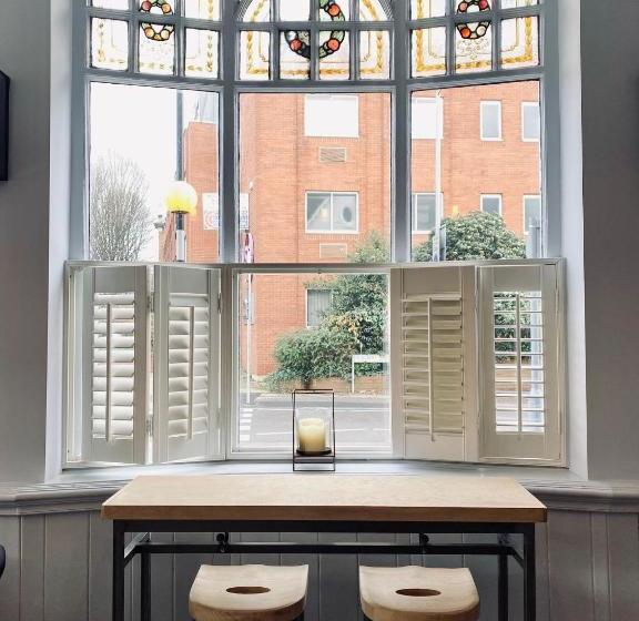 בית מלון כפרי The Kingston 1