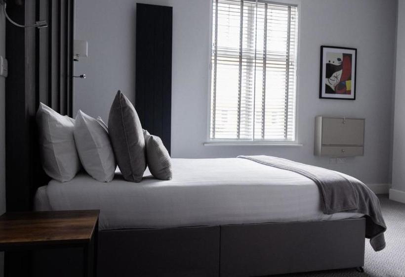 בית מלון כפרי The Kingston 1