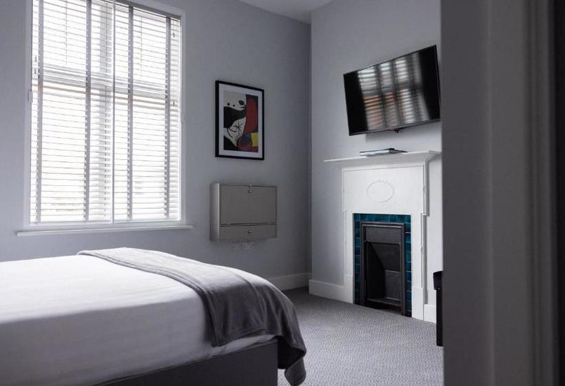 בית מלון כפרי The Kingston 1