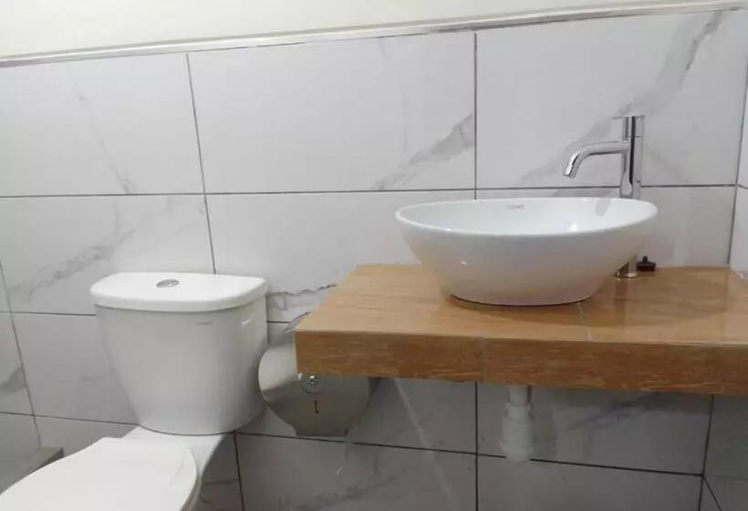 پانسیون Gran Imperial Avenida