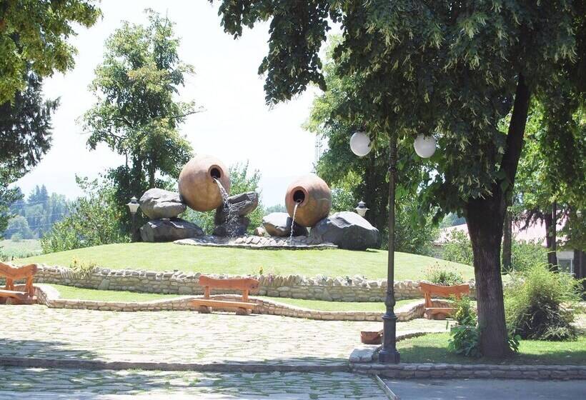 پانسیون Room In Bb Triple Room In Kvareli, Georgia