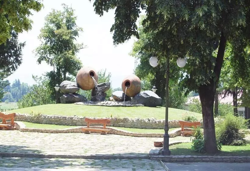 پانسیون Room In Bb  Triple Room In Kvareli, Georgia