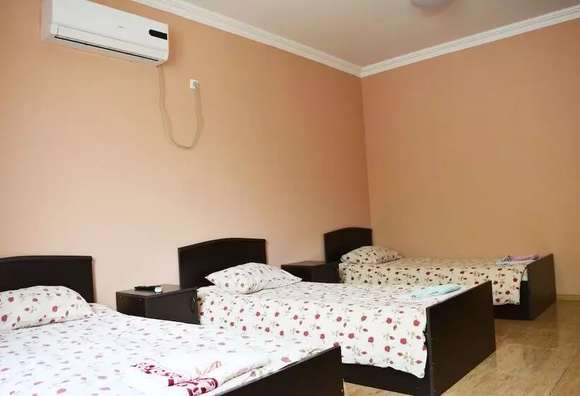 پانسیون Room In Bb  Triple Room In Kvareli, Georgia