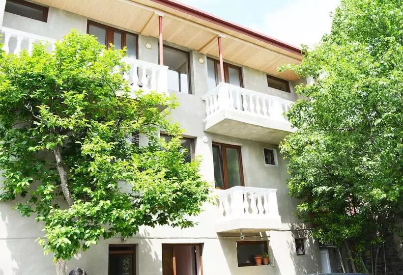 پانسیون Room In Bb  Triple Room In Kvareli, Georgia