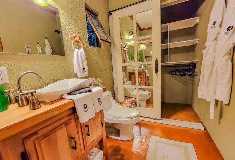 Vive Utila Bed & Breakfast