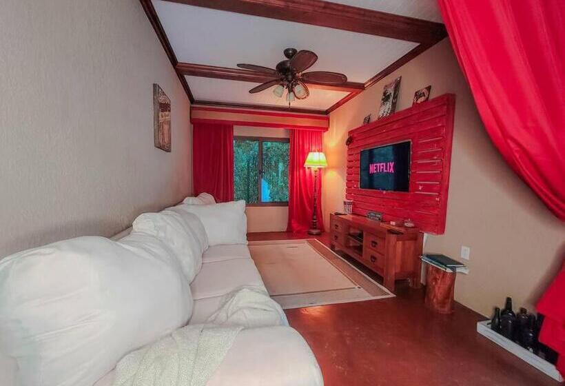 Vive Utila Bed & Breakfast