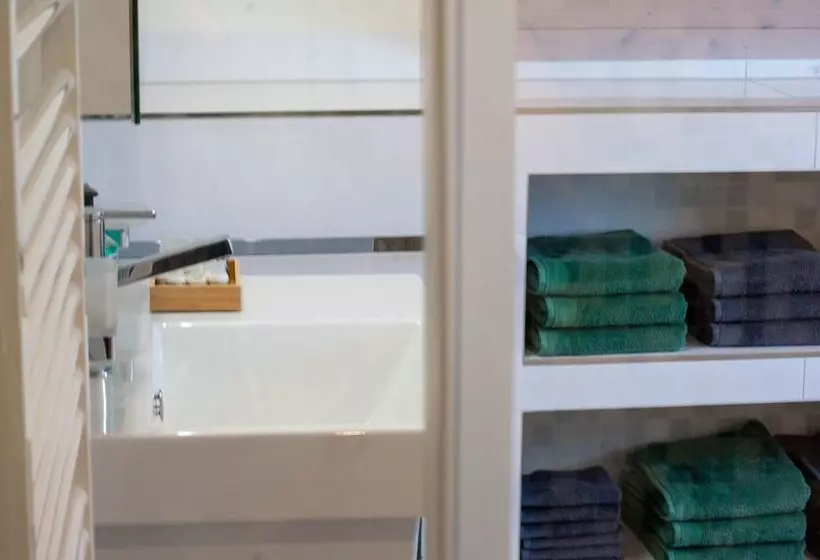 ベッドアンドブレックファースト Budget Rooms Pilatus   Alpnachstad