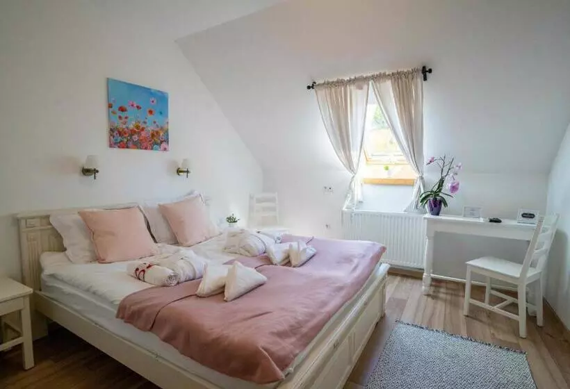 Aamiaismajoitus (B&B) Tündérliget Panzió