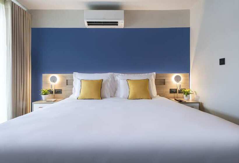 Отель Antoniel Suites