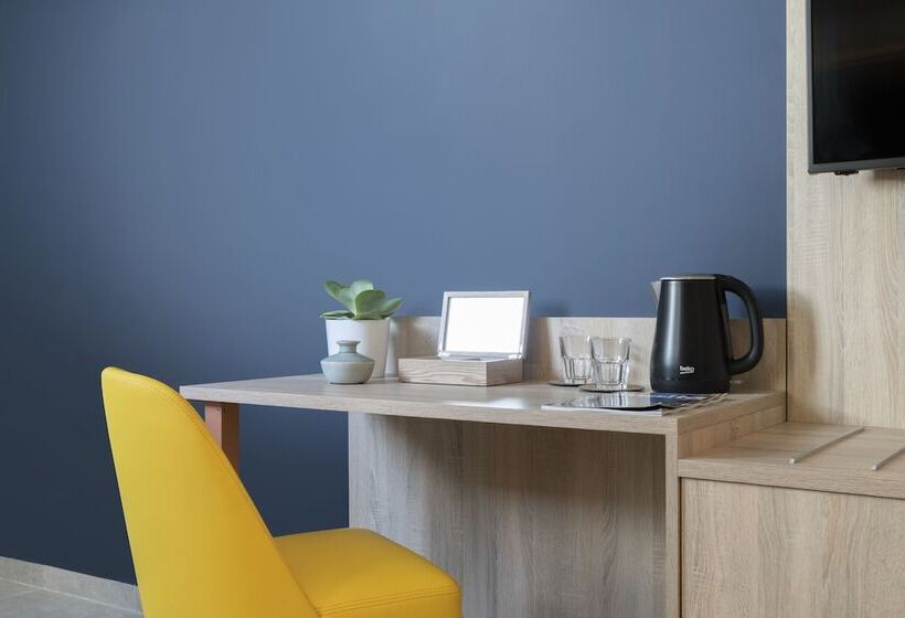 Отель Antoniel Suites