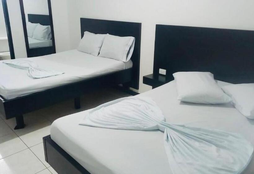 בית מלון כפרי Gavan Plaza