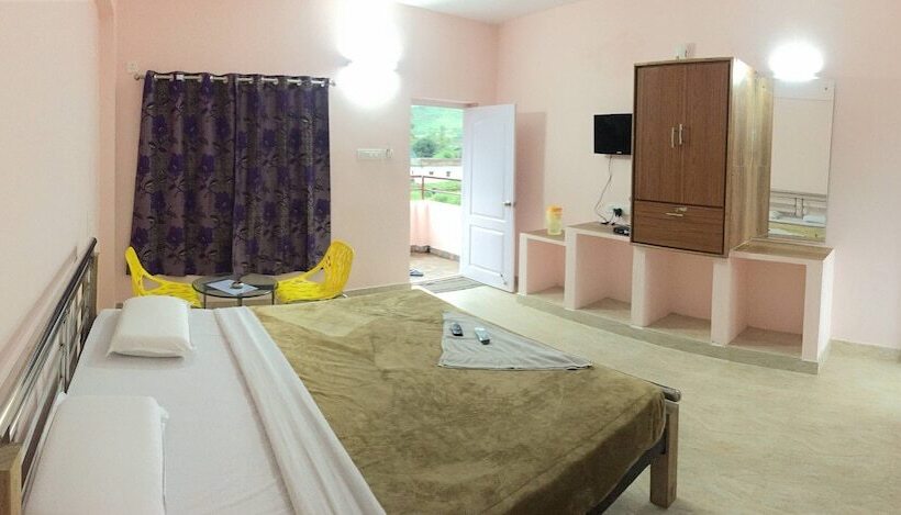 בית מלון כפרי Krishna Tara Comforts