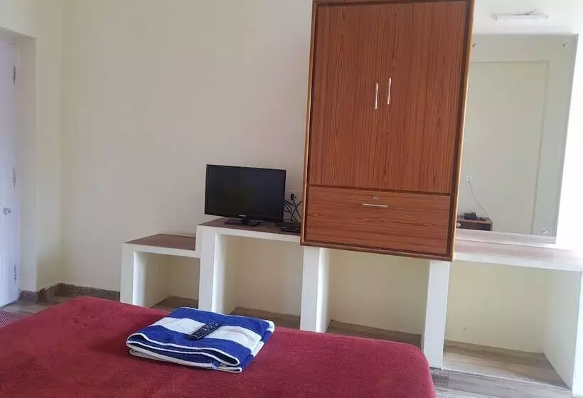 Hotelli Krishna Tara Comforts