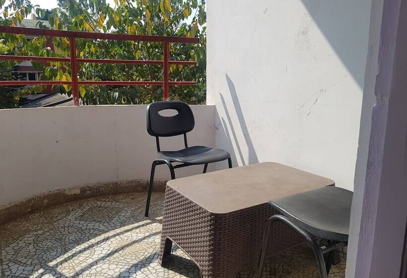 בית מלון כפרי Krishna Tara Comforts