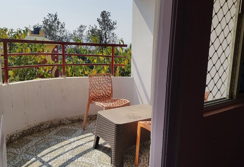 בית מלון כפרי Krishna Tara Comforts