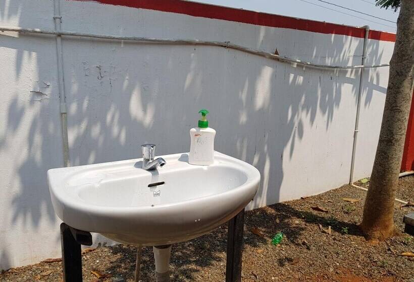 בית מלון כפרי Krishna Tara Comforts