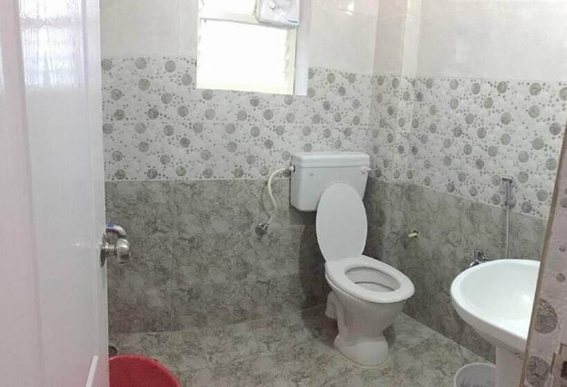 בית מלון כפרי Krishna Tara Comforts